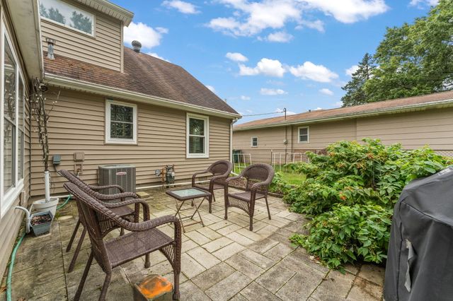 1703 E Glendale Boulevard, Valparaiso, IN 46383