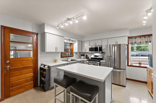1703 E Glendale Boulevard, Valparaiso, IN 46383