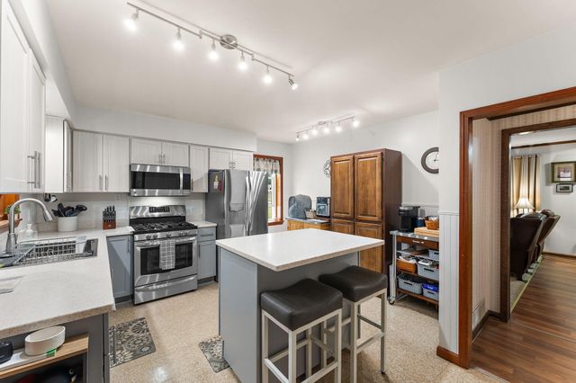 1703 E Glendale Boulevard, Valparaiso, IN 46383