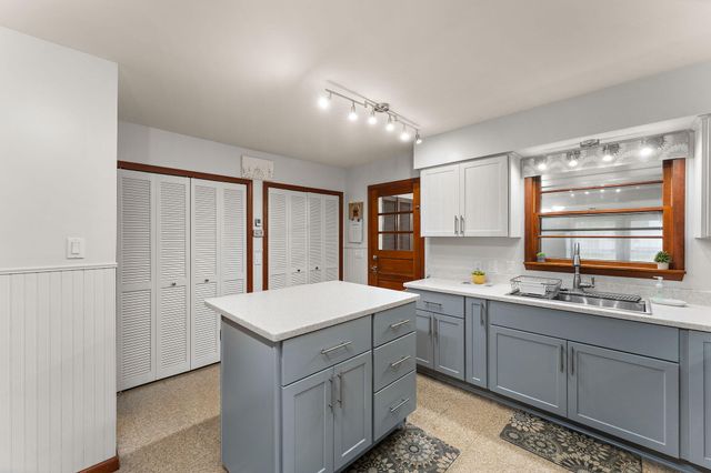 1703 E Glendale Boulevard, Valparaiso, IN 46383