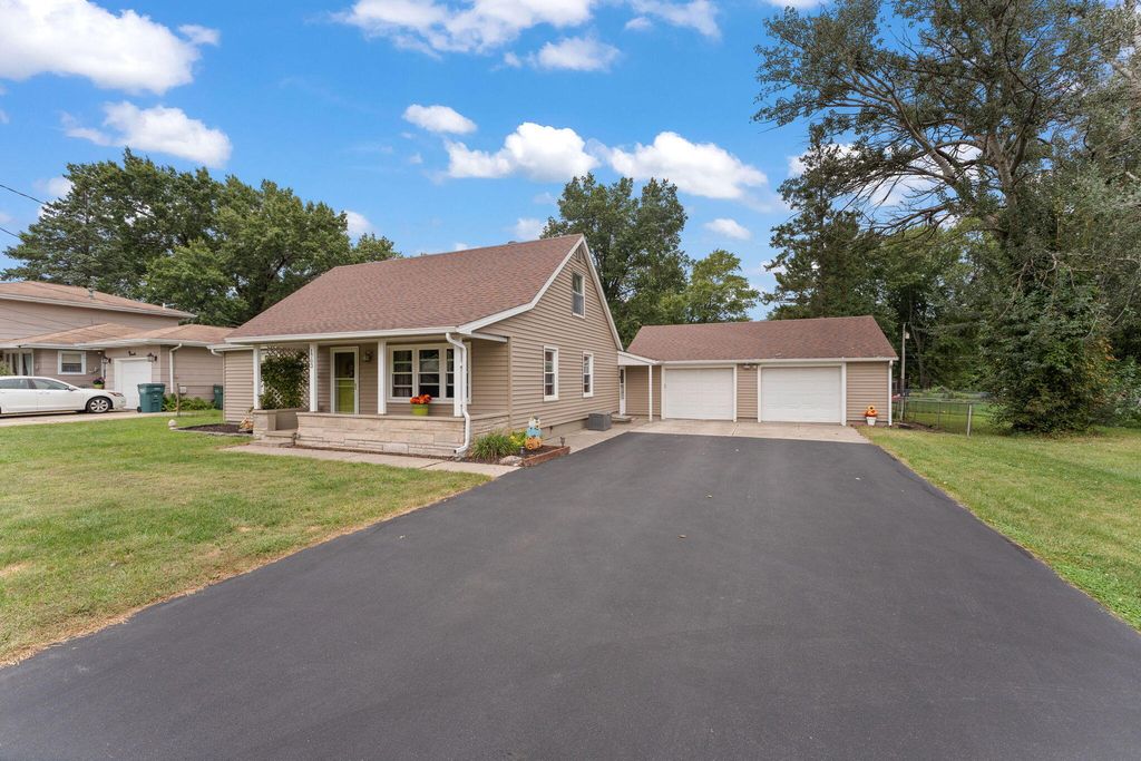 1703 E Glendale Boulevard, Valparaiso, IN 46383