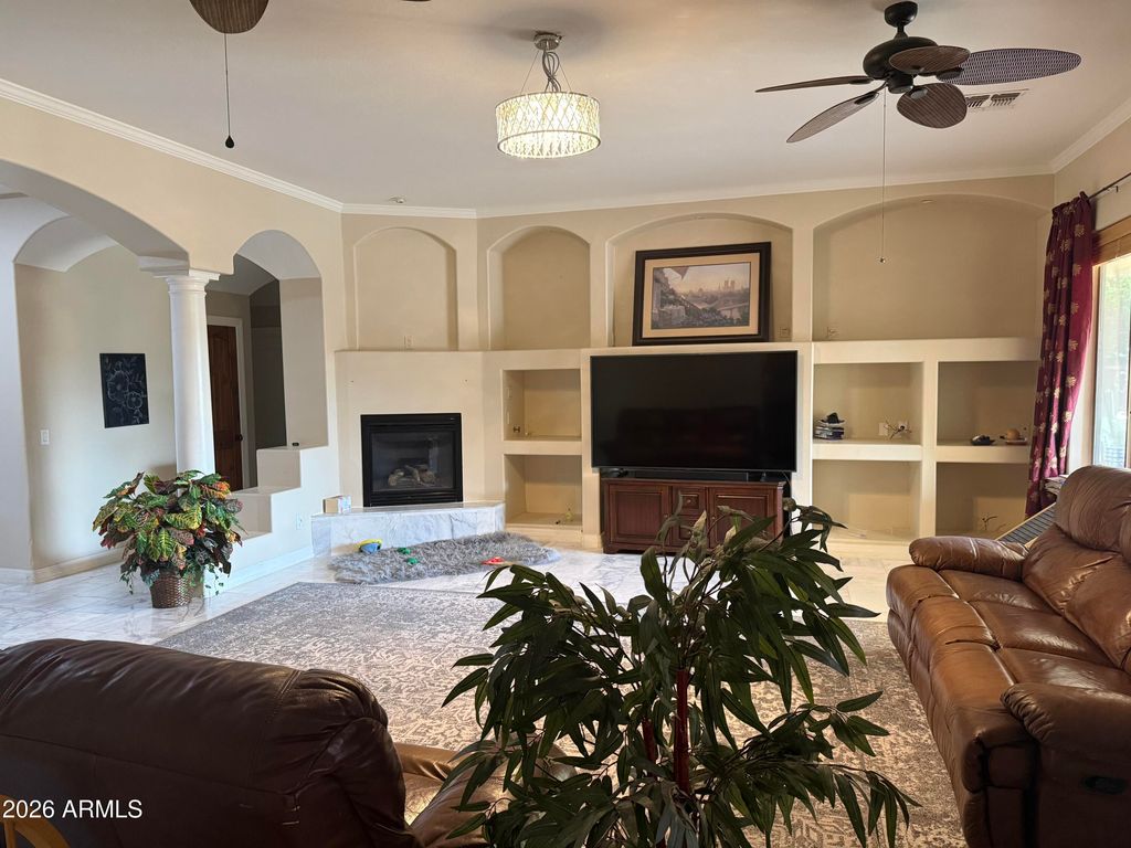 Image 4 of property listing at 2203 E TONTO Place, Chandler, AZ 85249