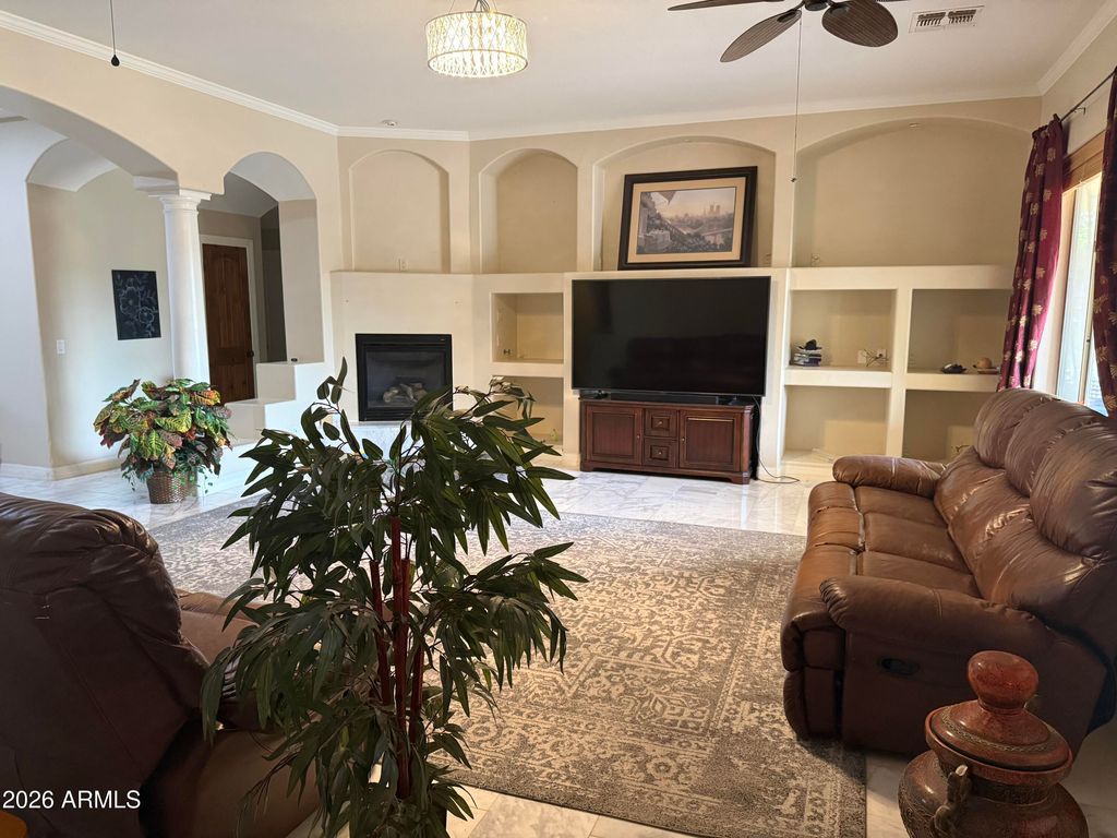 Image 5 of property listing at 2203 E TONTO Place, Chandler, AZ 85249