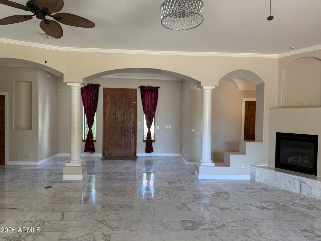 Image 6 of property listing at 2203 E TONTO Place, Chandler, AZ 85249