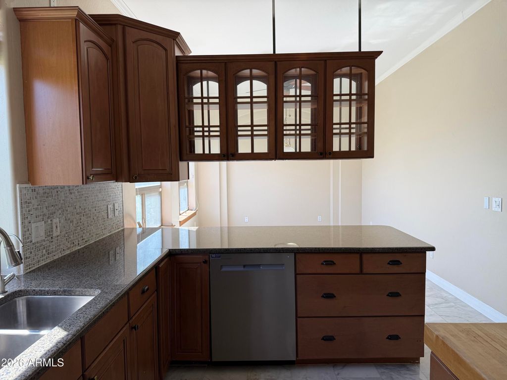 Image 9 of property listing at 2203 E TONTO Place, Chandler, AZ 85249