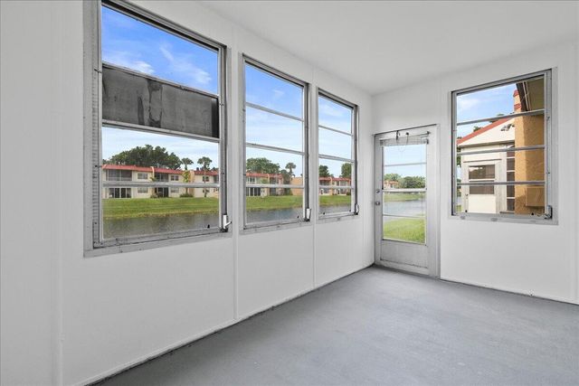 154 Lake Barbara Drive, West Palm Beach, FL 33411