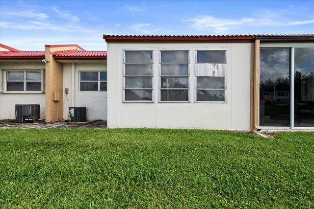 154 Lake Barbara Drive, West Palm Beach, FL 33411
