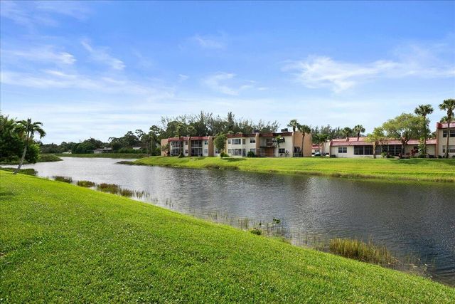154 Lake Barbara Drive, West Palm Beach, FL 33411
