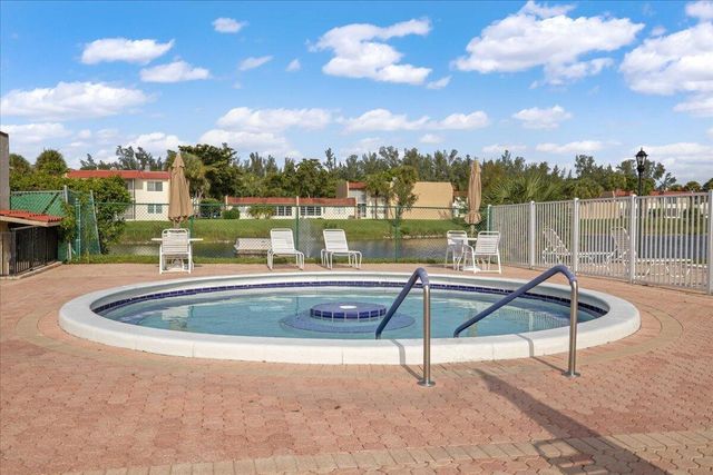 154 Lake Barbara Drive, West Palm Beach, FL 33411