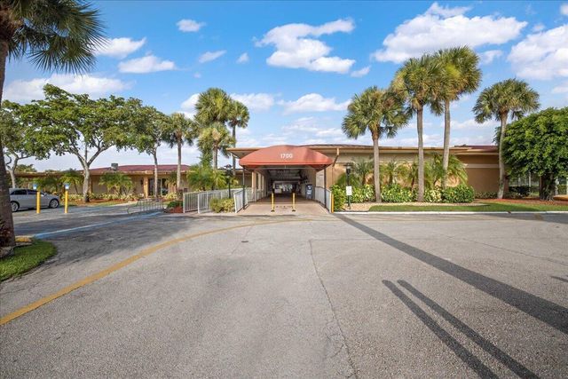 154 Lake Barbara Drive, West Palm Beach, FL 33411