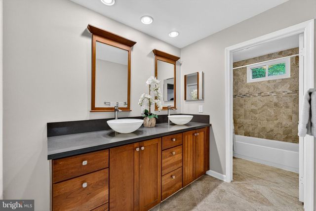 6305 WINDWARD DR, Burke, VA 22015