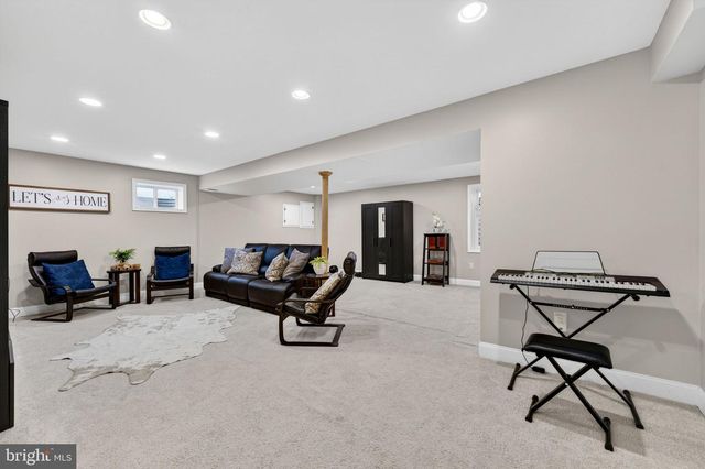 6305 WINDWARD DR, Burke, VA 22015