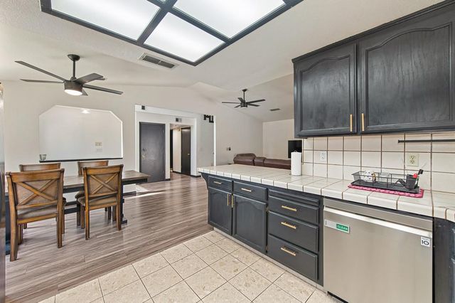 8831 Minnie Cir, Elk Grove, CA 95624