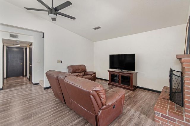 8831 Minnie Cir, Elk Grove, CA 95624