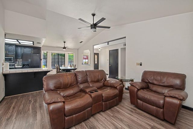 8831 Minnie Cir, Elk Grove, CA 95624