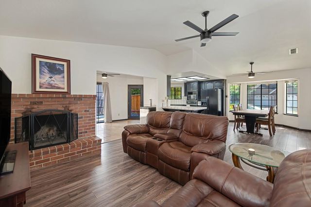 8831 Minnie Cir, Elk Grove, CA 95624