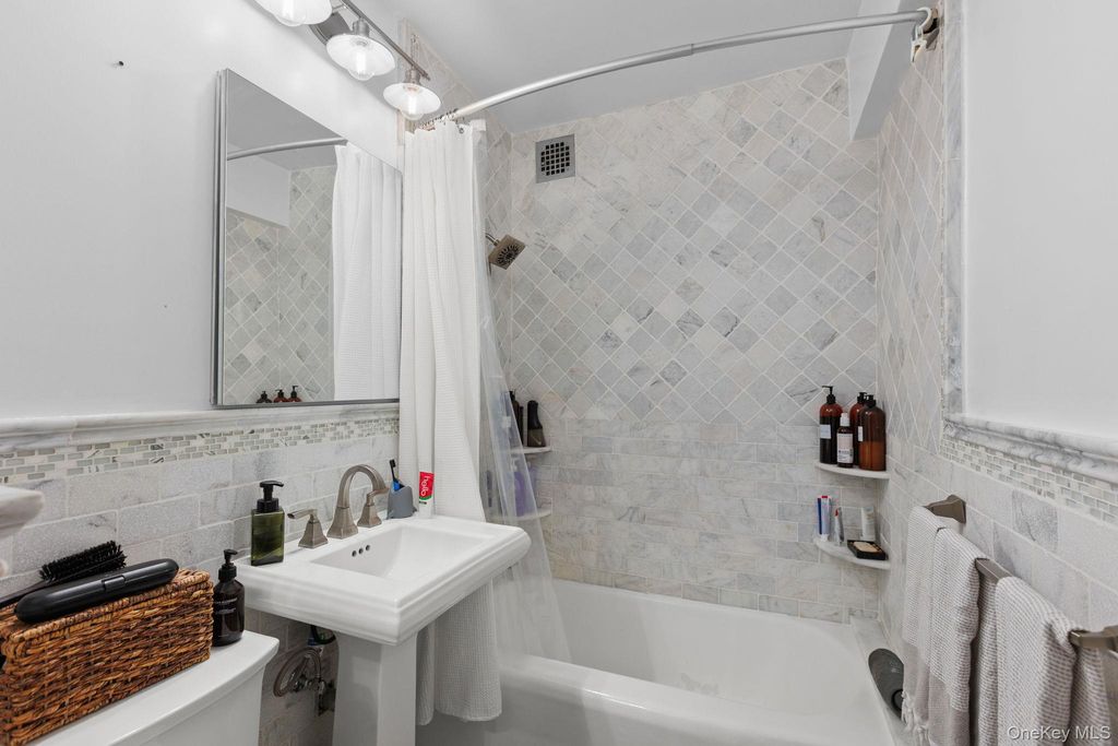325 Main Street 4C, White Plains, NY 10601 — photo 3