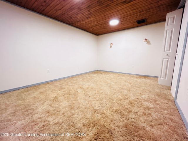 1207 Flanders Road, Charlotte, MI 48813