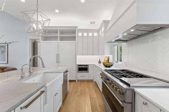 7110 Robin Road, Dallas, TX 75209