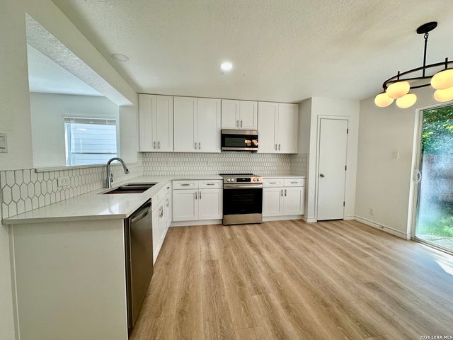 414 Hampton, Boerne, TX 78006