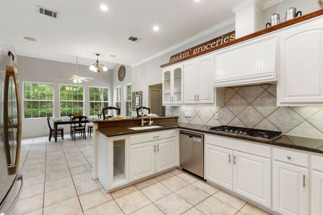 10810 Lake Windcrest, Magnolia, TX 77354