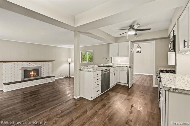 3305 Harvey Lake Road, Highland, MI 48356