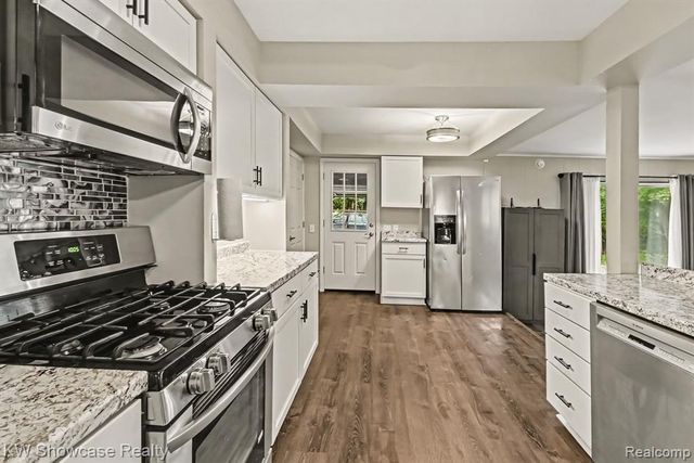 3305 Harvey Lake Road, Highland, MI 48356