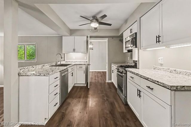 3305 Harvey Lake Road, Highland, MI 48356