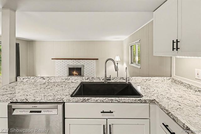 3305 Harvey Lake Road, Highland, MI 48356