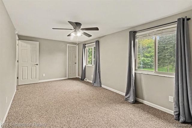 3305 Harvey Lake Road, Highland, MI 48356