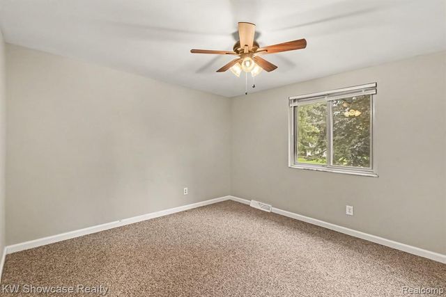 3305 Harvey Lake Road, Highland, MI 48356