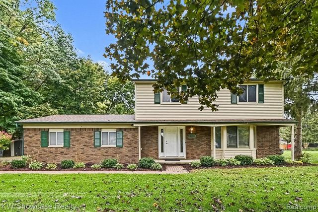 3305 Harvey Lake Road, Highland, MI 48356