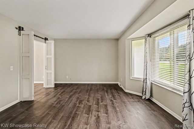 3305 Harvey Lake Road, Highland, MI 48356