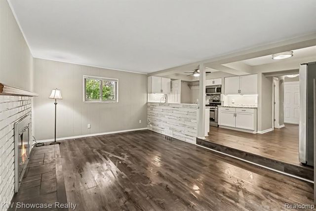 3305 Harvey Lake Road, Highland, MI 48356