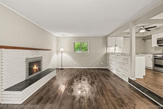 3305 Harvey Lake Road, Highland, MI 48356