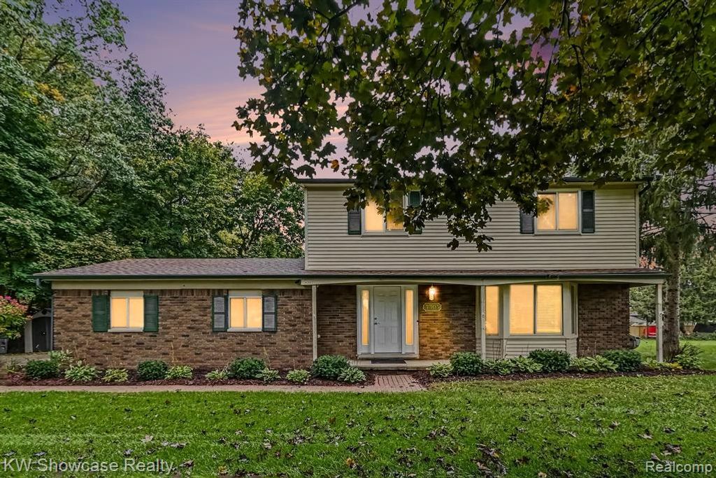 3305 Harvey Lake Road, Highland, MI 48356