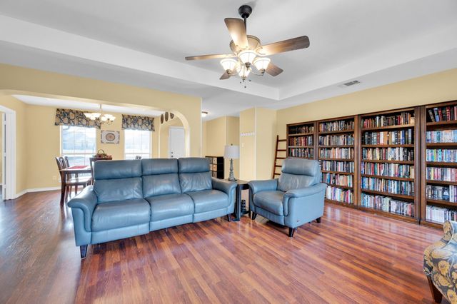 211 Walker Court N, Waxahachie, TX 75167