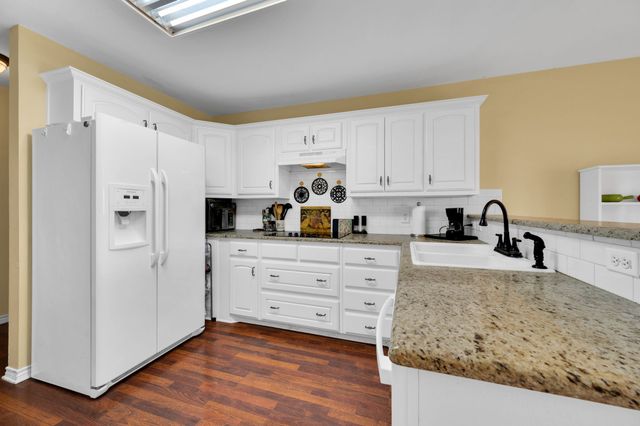 211 Walker Court N, Waxahachie, TX 75167