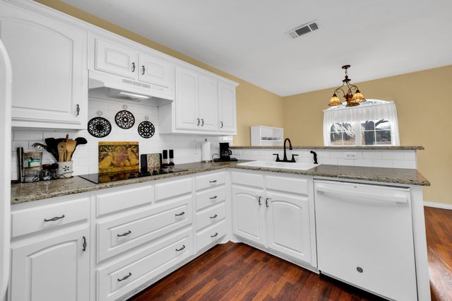 211 Walker Court N, Waxahachie, TX 75167