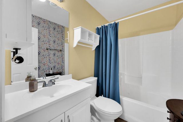 211 Walker Court N, Waxahachie, TX 75167