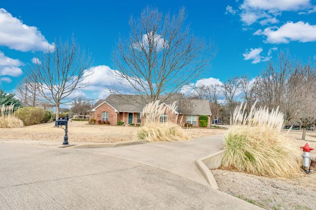 211 Walker Court N, Waxahachie, TX 75167