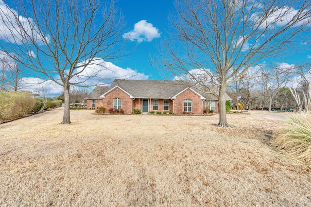 211 Walker Court N, Waxahachie, TX 75167