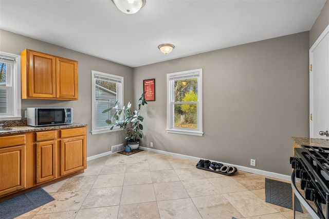 1055 W Michigan Avenue, Battle Creek, MI 49037