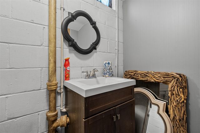 1055 W Michigan Avenue, Battle Creek, MI 49037