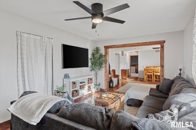 209 S EAST Street, Loami, IL 62661