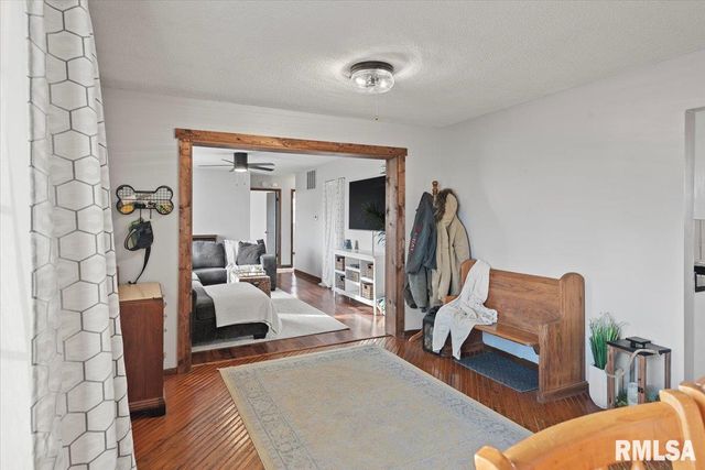 209 S EAST Street, Loami, IL 62661