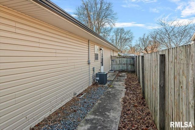 209 S EAST Street, Loami, IL 62661