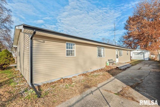 209 S EAST Street, Loami, IL 62661