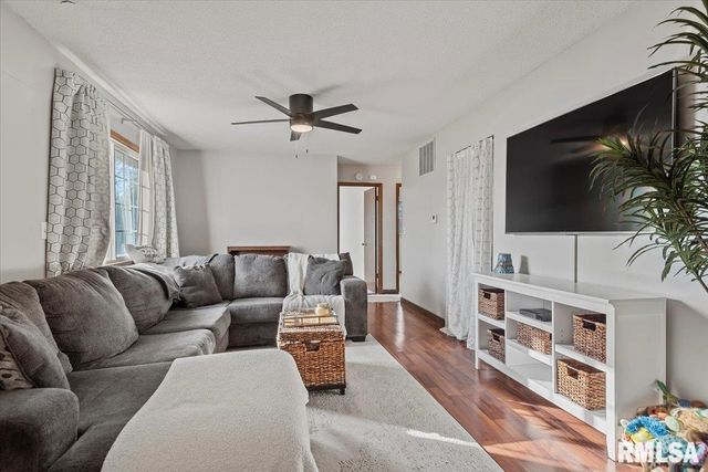 209 S EAST Street, Loami, IL 62661