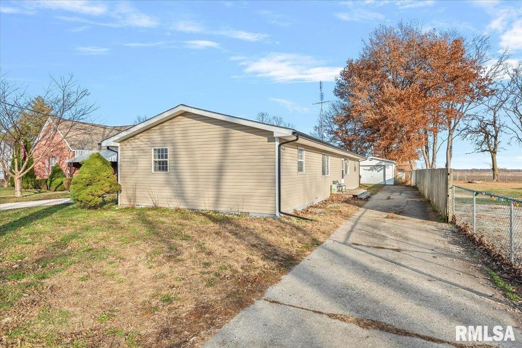 209 S EAST Street, Loami, IL 62661